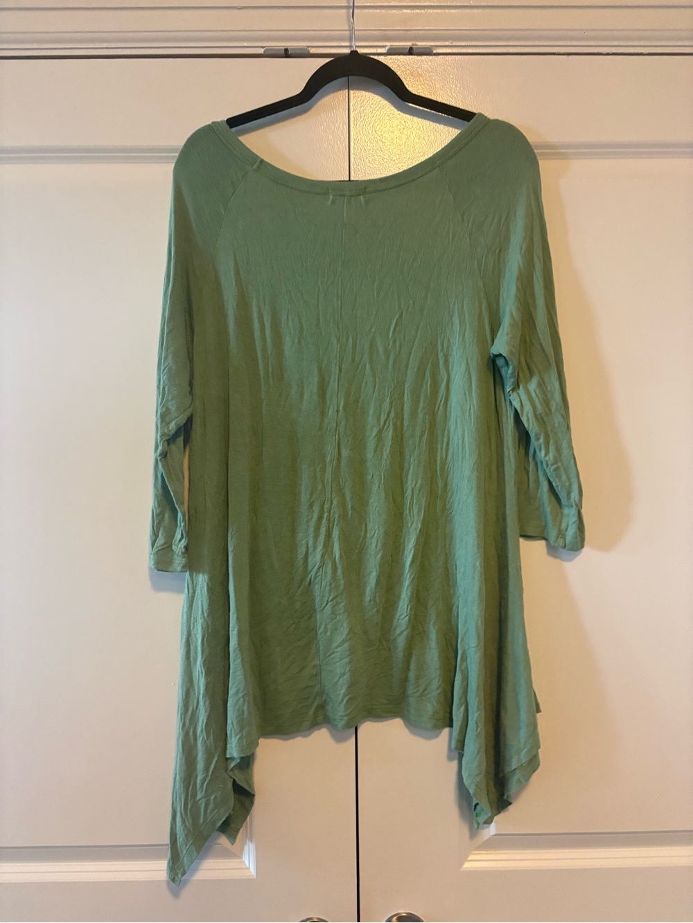 Boho Green Asymmetric Tunic Top with Feather Motif - Picture 4 of 5